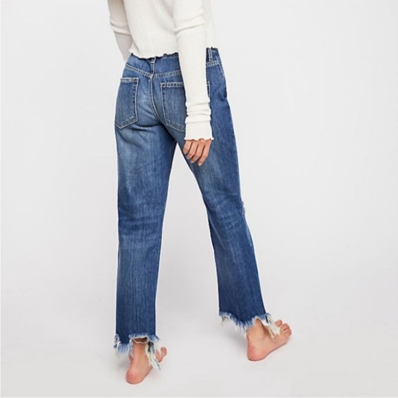 Free People We the Free Maggie Mid Rise Distressed Hem Straight Jeans Size 28 - Picture 8 of 8
